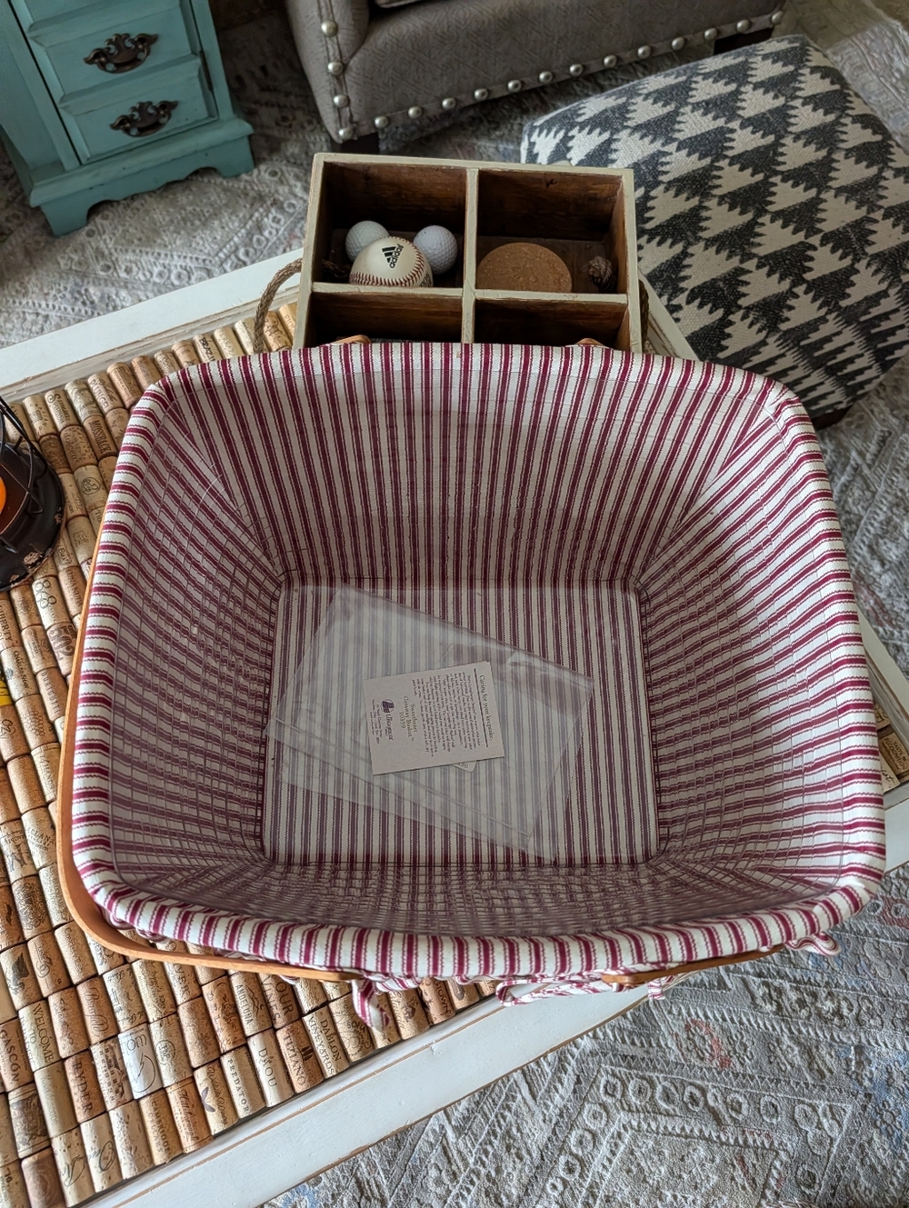 Longaberger 1993 Hostess Sweetheart Getaway Basket w/ Liner, Protector & Card - Picture 3 of 6
